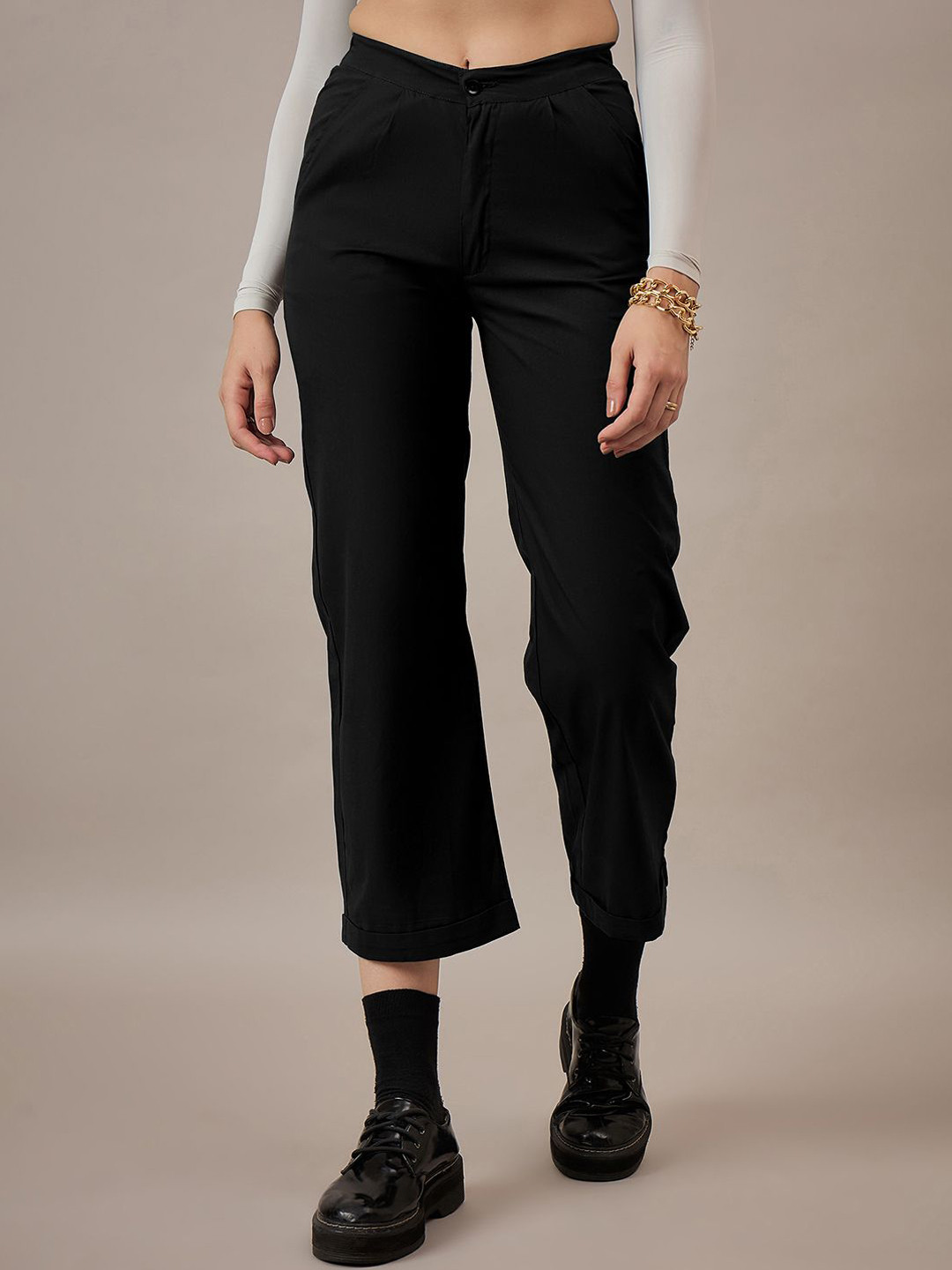 

The Roadster Lifestyle Co Women High-Rise Regular Fit Cotton Front Pleated Trouser, Black