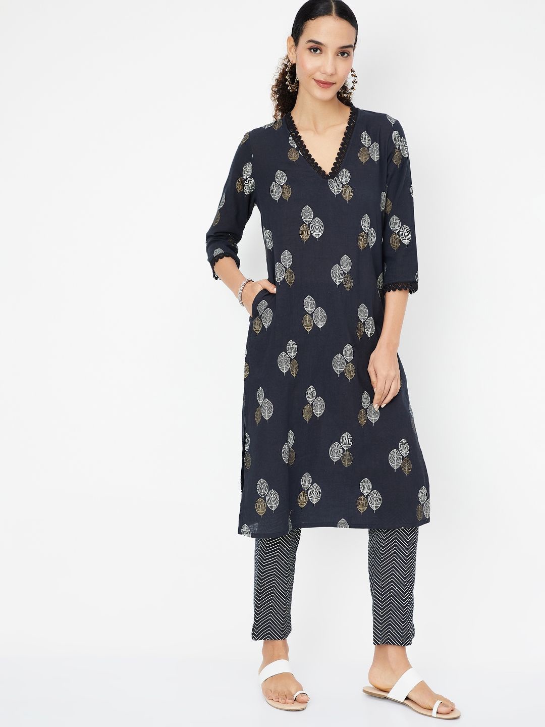 

max Floral Printed Straight V-Neck Kurta With Trouser, Black
