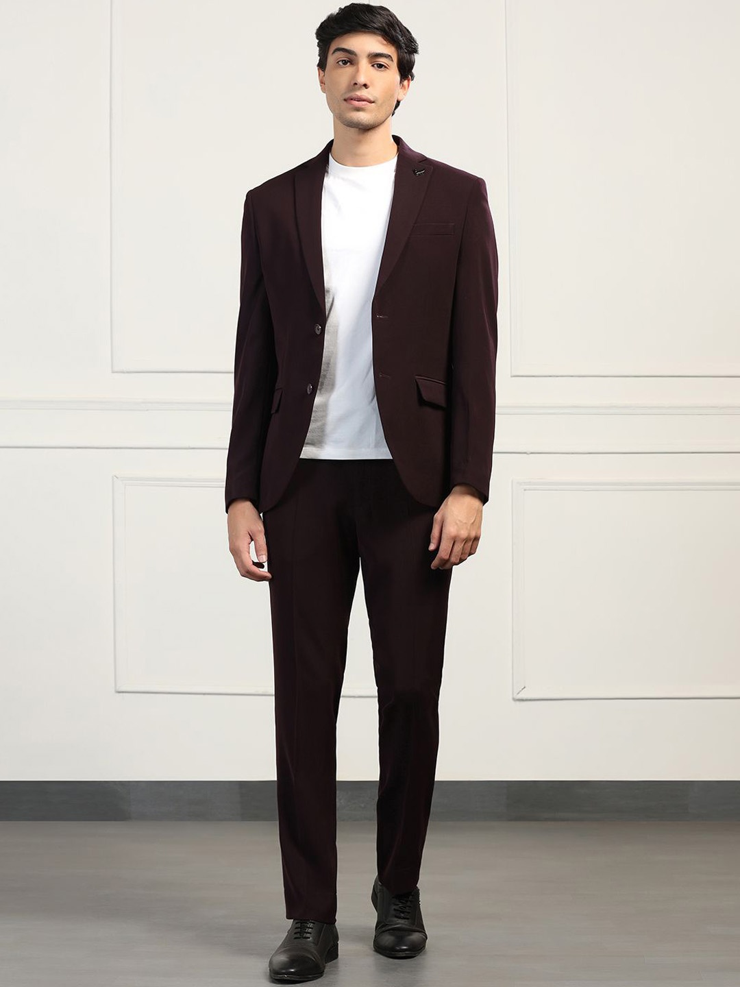 

Blackberrys Men Slim-Fit Notched Lapel Single-Breasted Three-Piece Suit, Maroon
