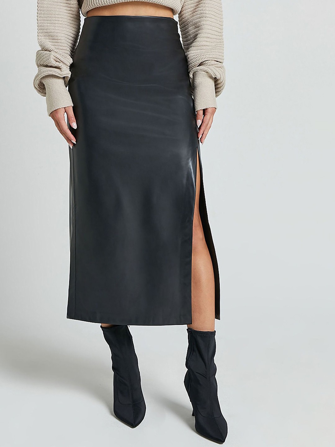 

StyleCast x Revolte Women Solid High-Slit A-Line Midi Skirt, Black