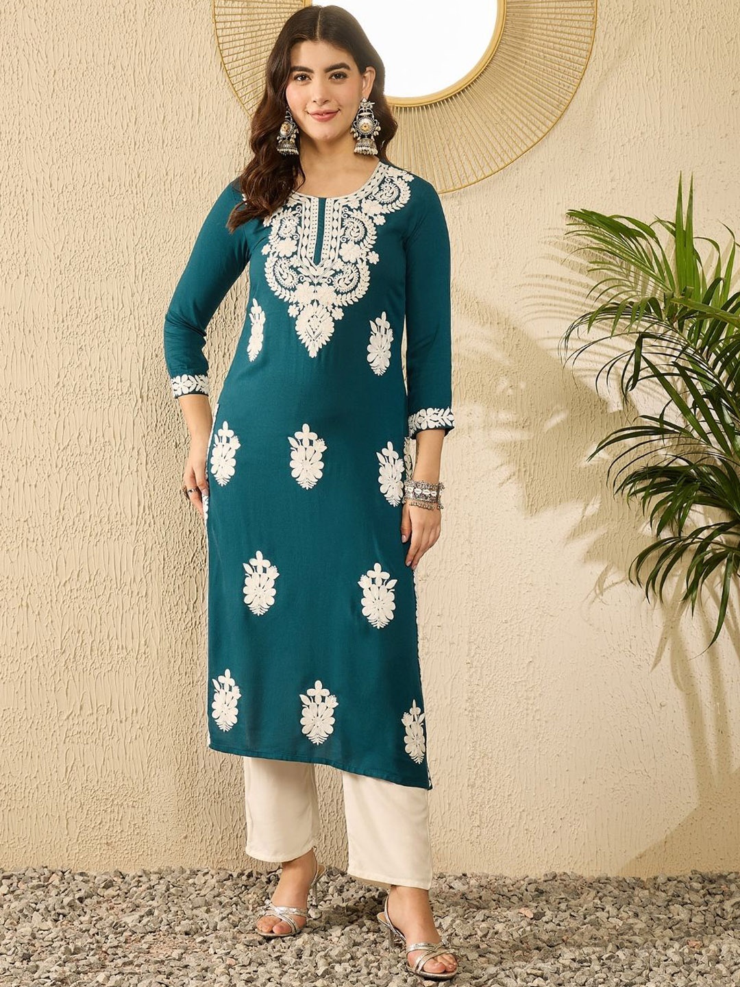 

AHIKA Floral Embroidered Round Neck Thread Work Straight Kurta, Blue