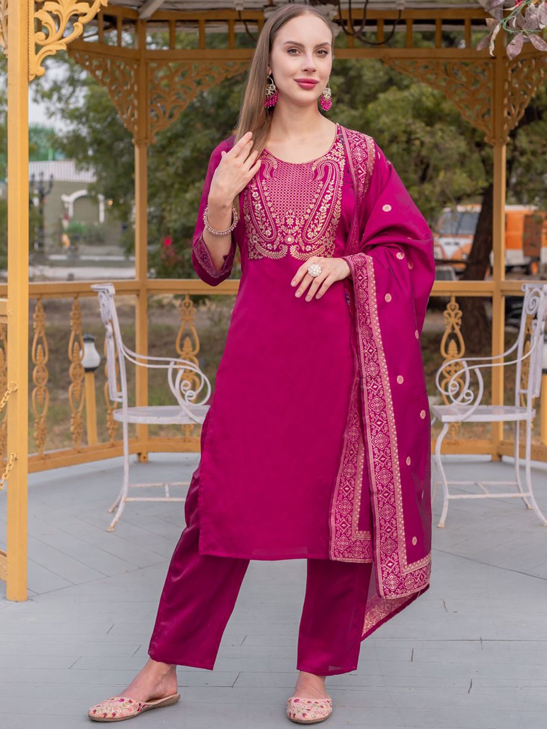 

Twika Paisley Woven Design Round Neck Regular Straight Kurta With Trouser & Dupatta, Magenta