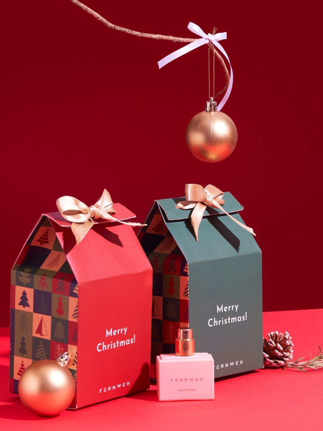 

Fernweh Set Of 4 Eau De Parfum, Fragrance Bar, Christmas Card & Box, Red
