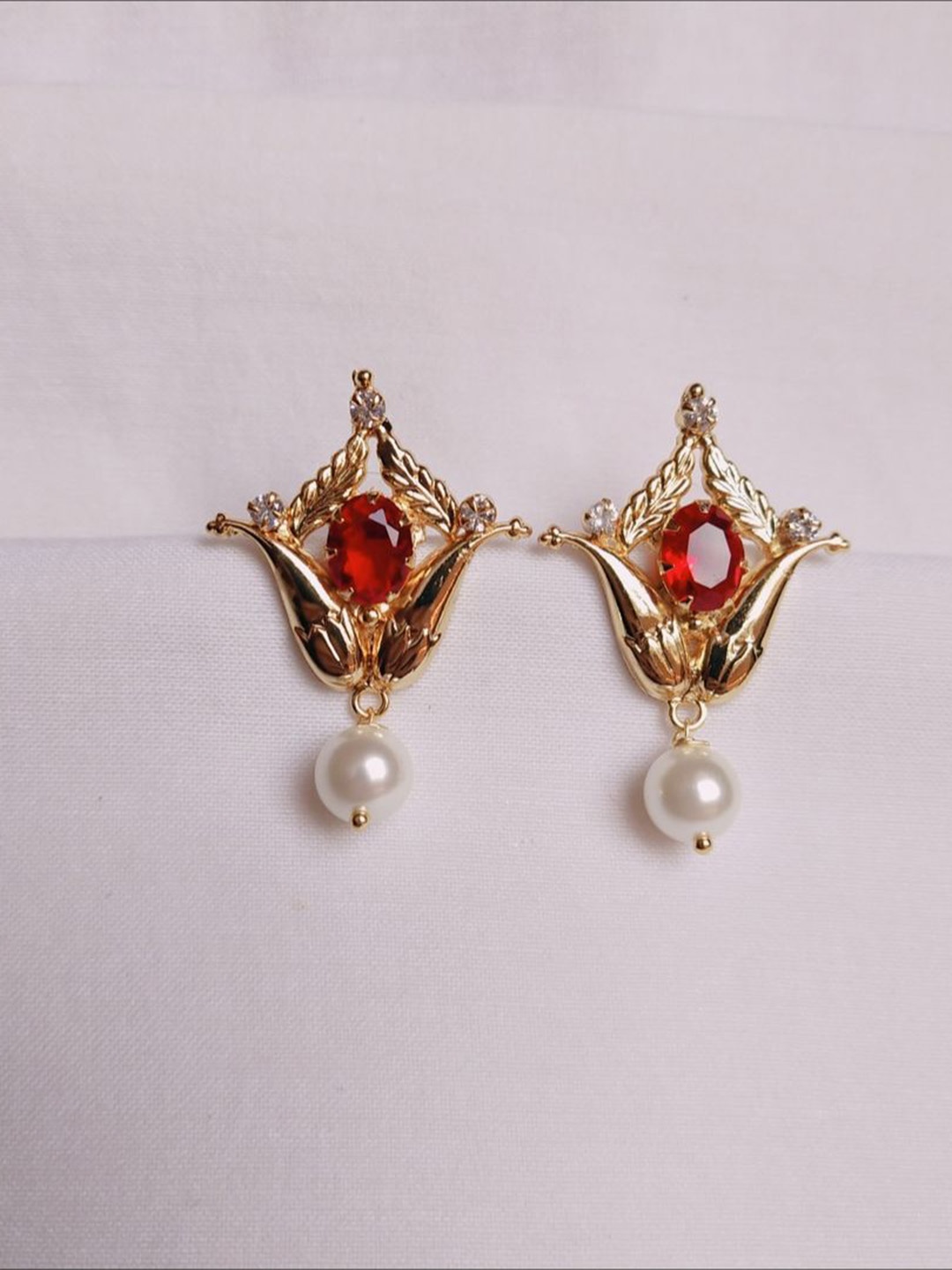 

kurdekars divuu Gold Plating Contemporary Artificial Beads Studs Earrings
