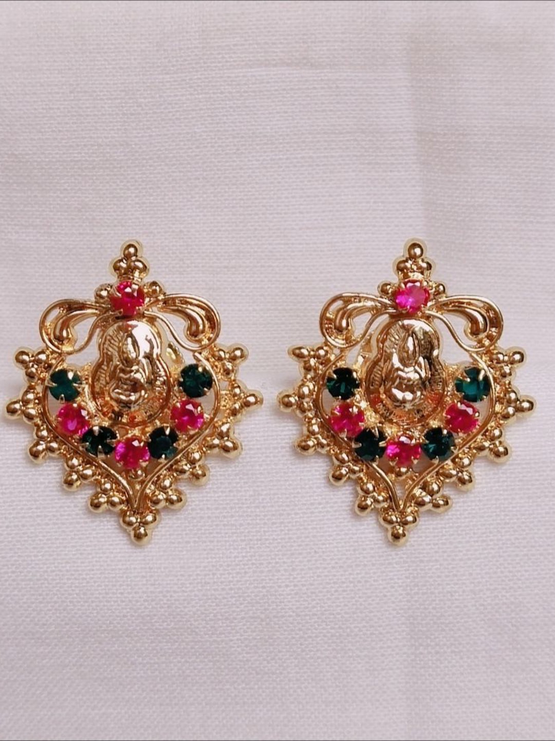 

kurdekars divuu Gold Plating Contemporary Artificial Beads Studs Earrings