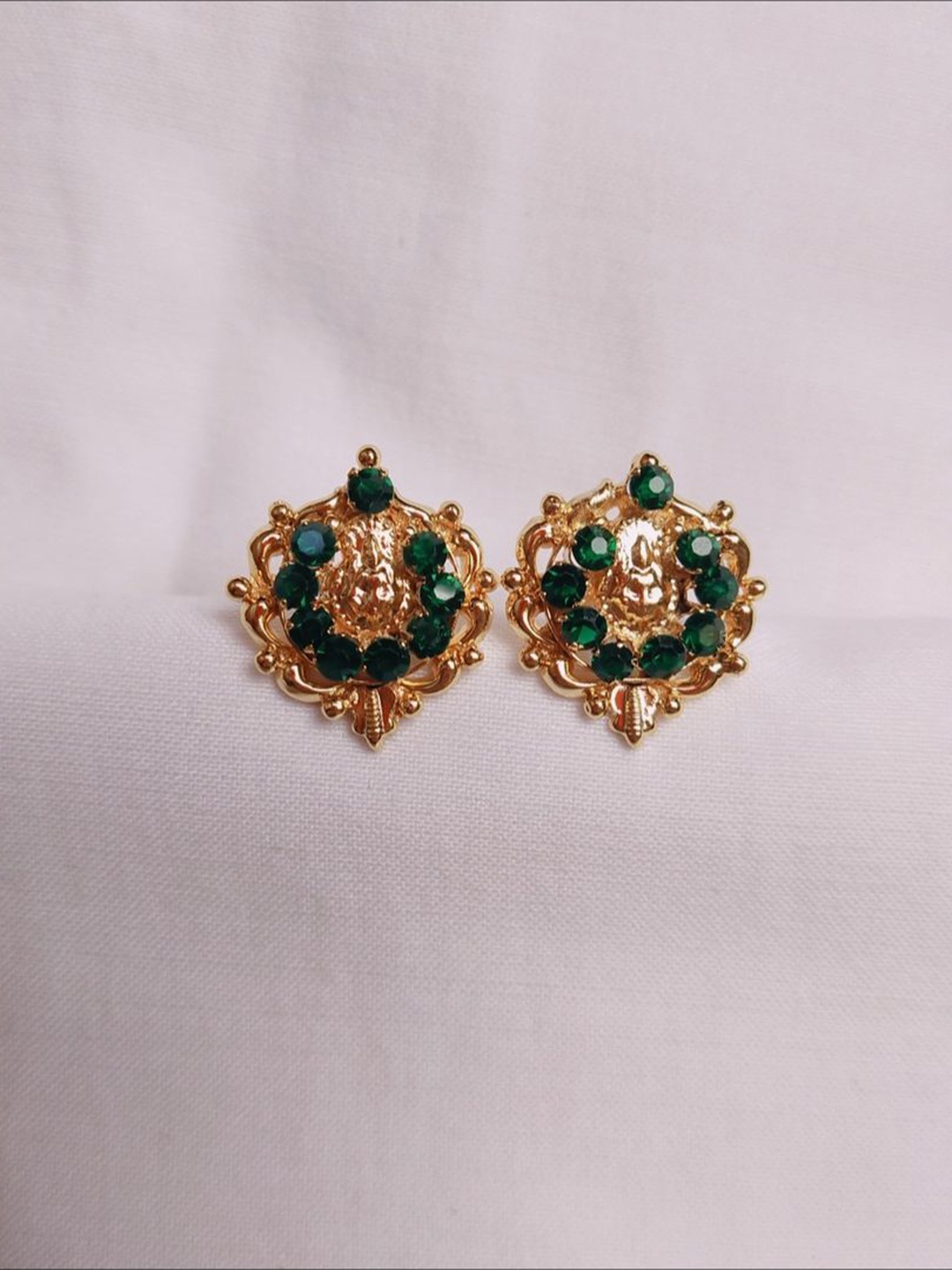 

kurdekars divuu Gold Plating Contemporary Artificial Beads Tasselled Studs Earrings