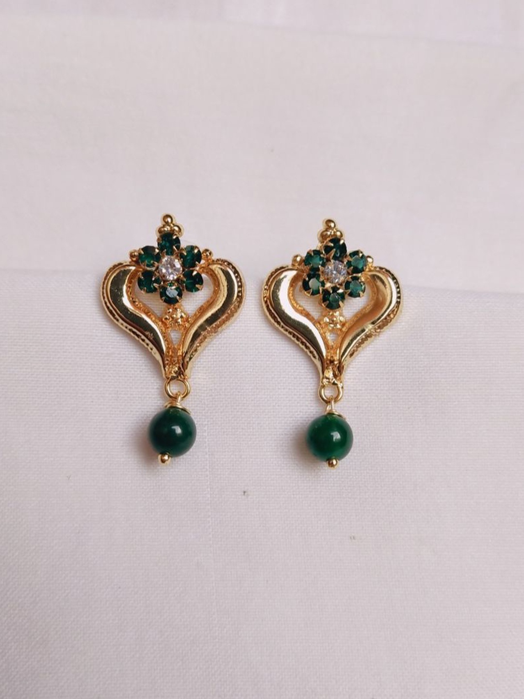 

kurdekars divuu Gold Plating Contemporary Artificial Beads Antique Studs Earrings