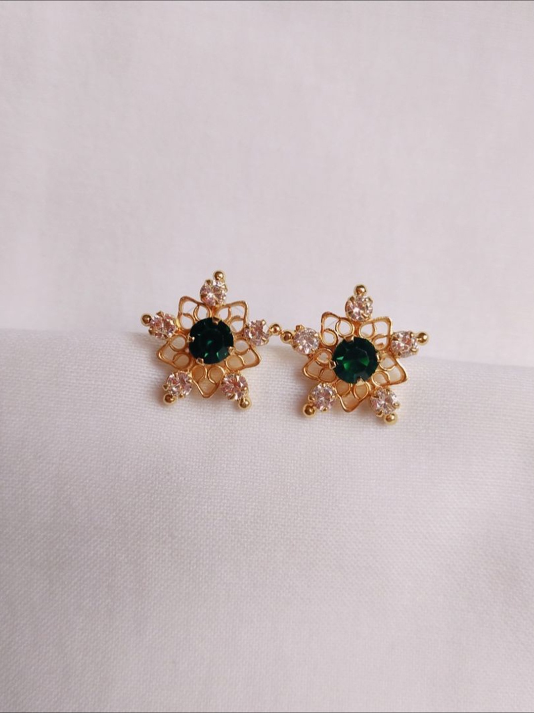 

kurdekars divuu Gold Plating Star Shaped Artificial Beads Antique Studs Earrings