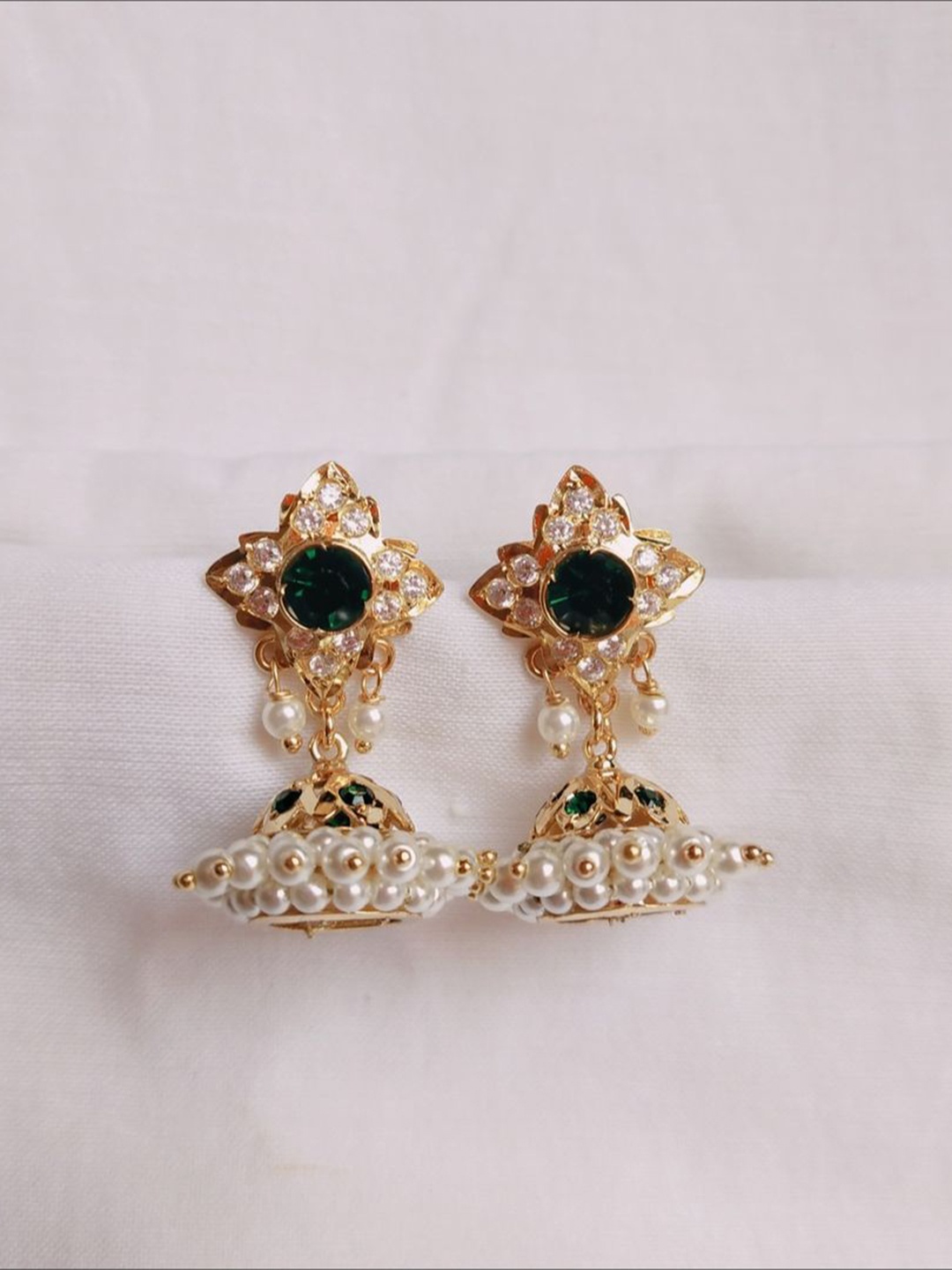 

kurdekars divuu Gold Plating Diamond Artificial Beads Jhumkas Earrings