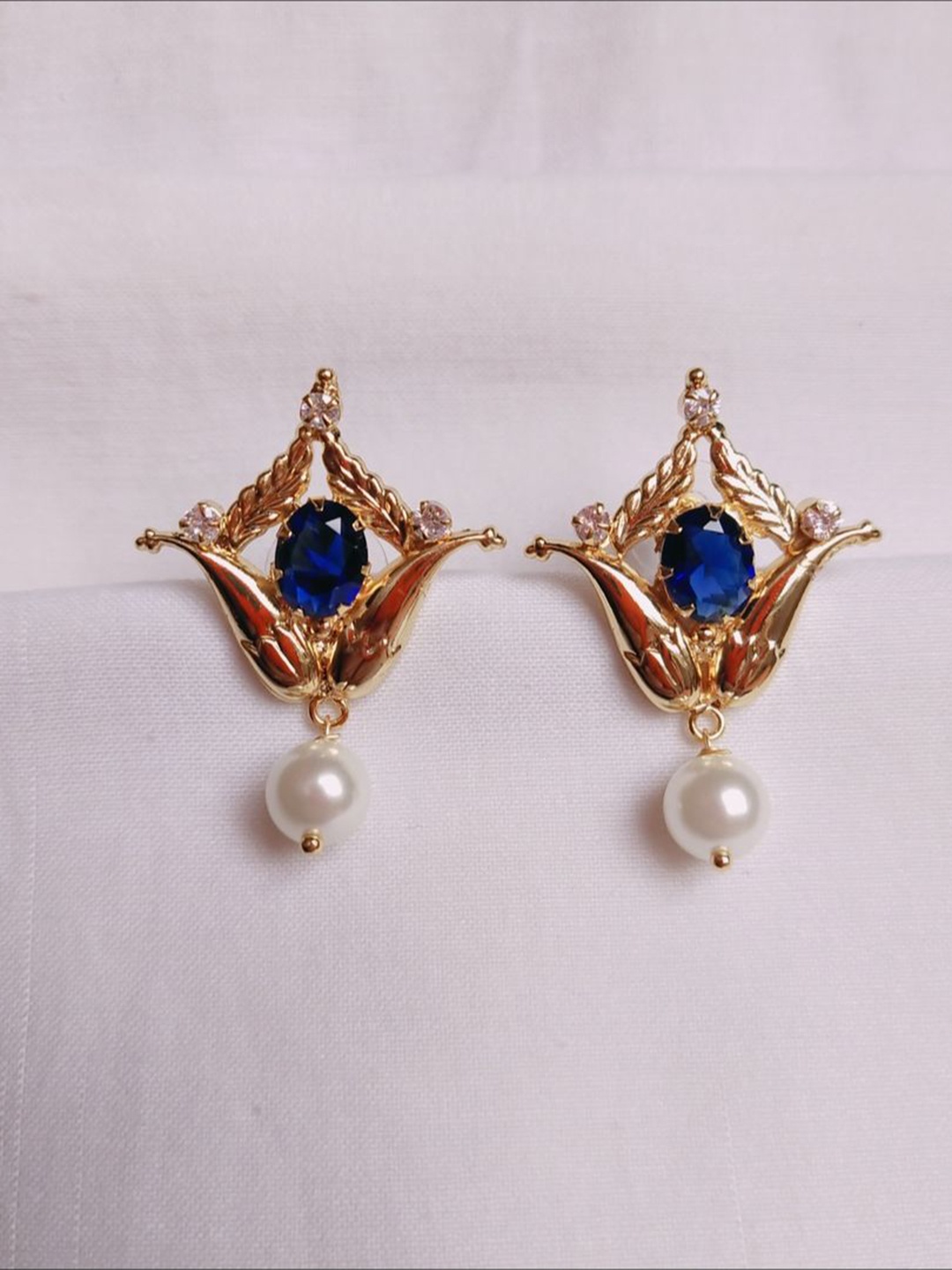 

kurdekars divuu Gold Plating Contemporary Artificial Beads Antique Studs Earrings