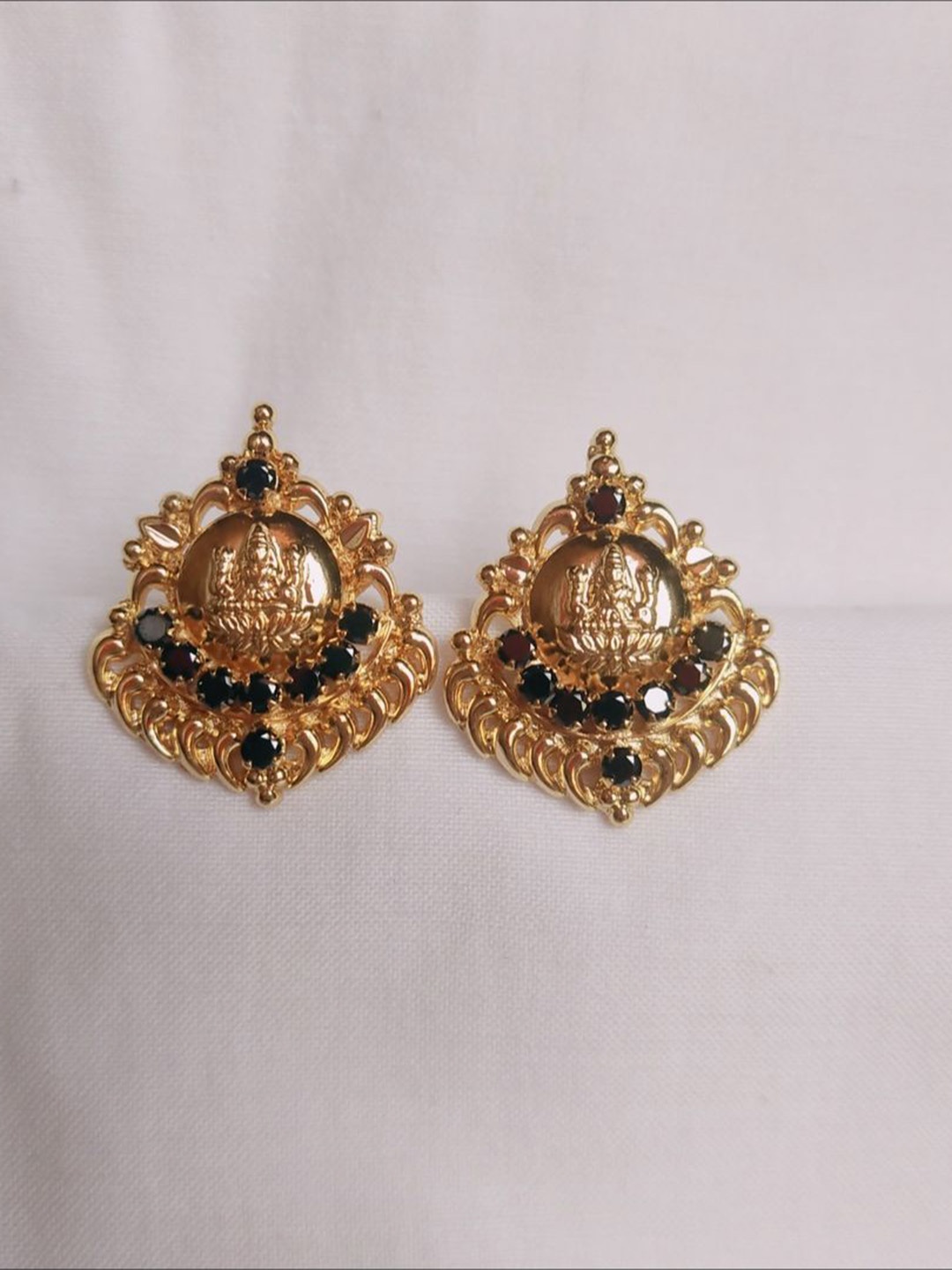 

kurdekars divuu Gold Plating Contemporary Artificial Beads Antique Studs Earrings