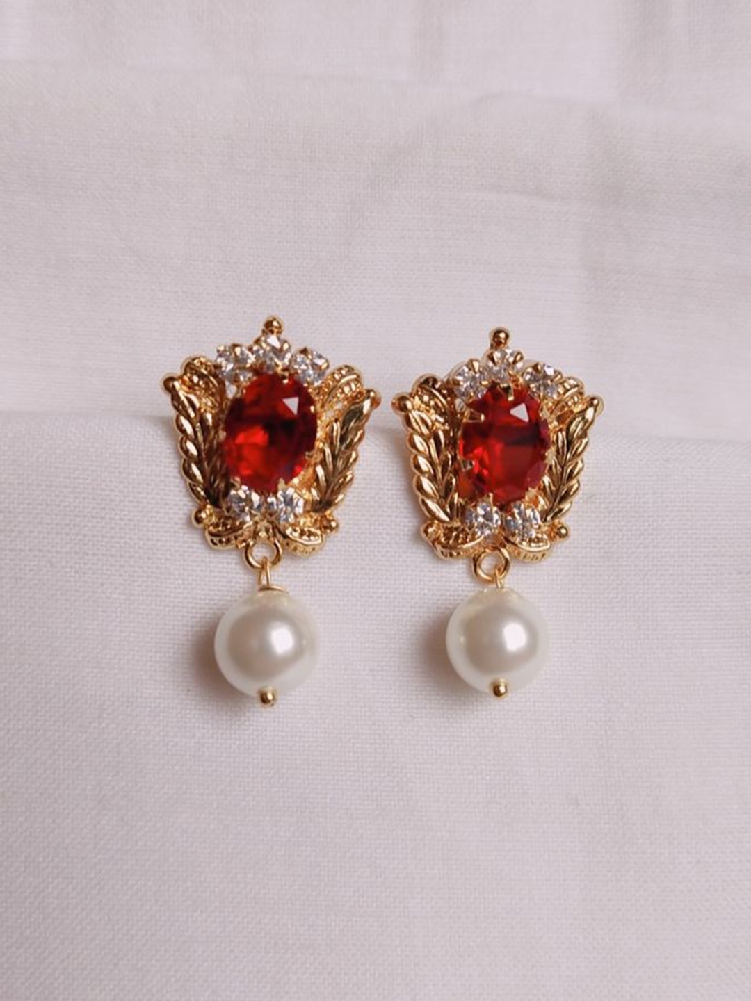 

kurdekars divuu Gold-Plated Artificial Beaded Floral Shaped Drop Earrings