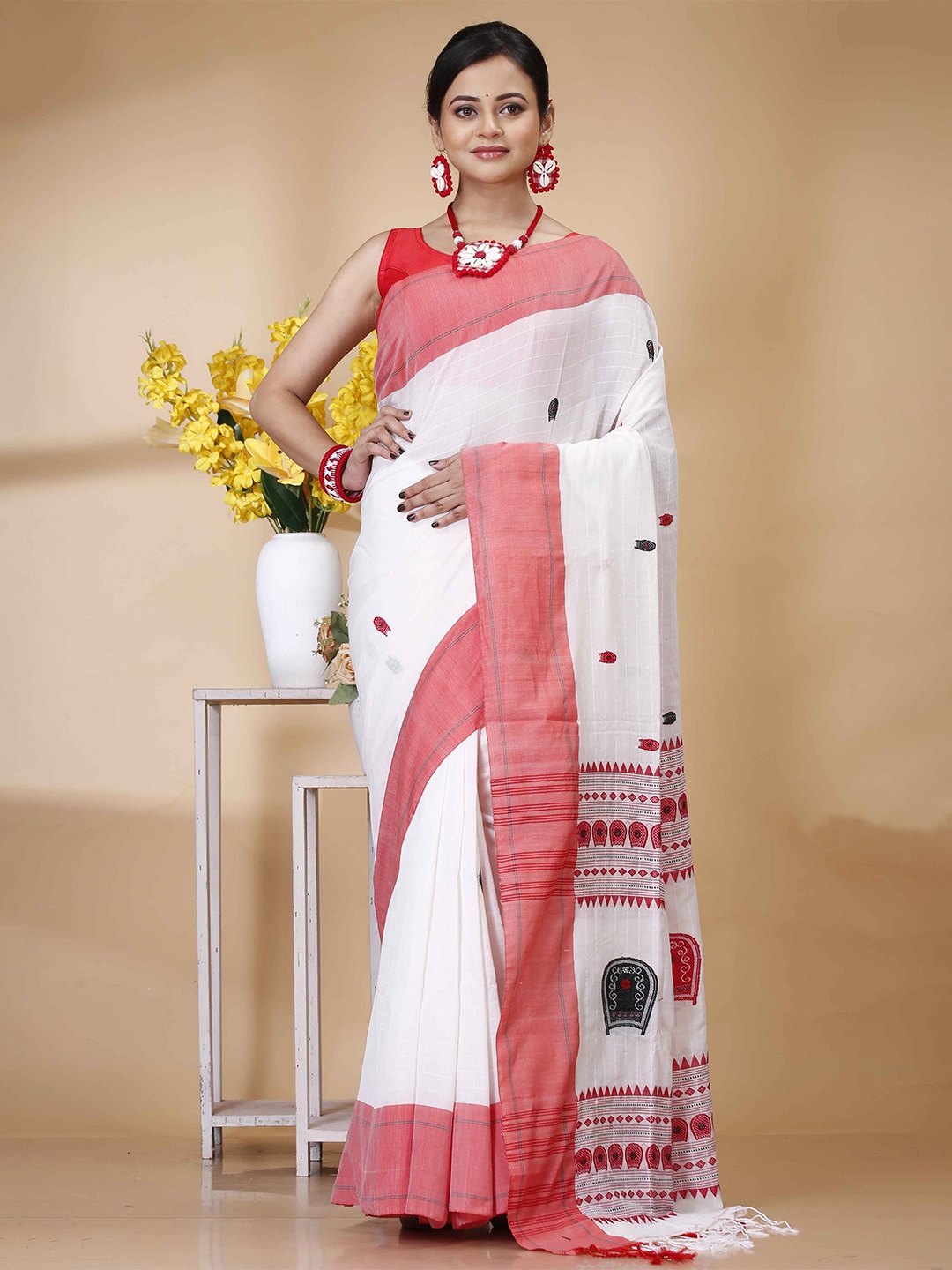 

Ruuprekha Woven Design Pure Cotton Khadi Saree, White