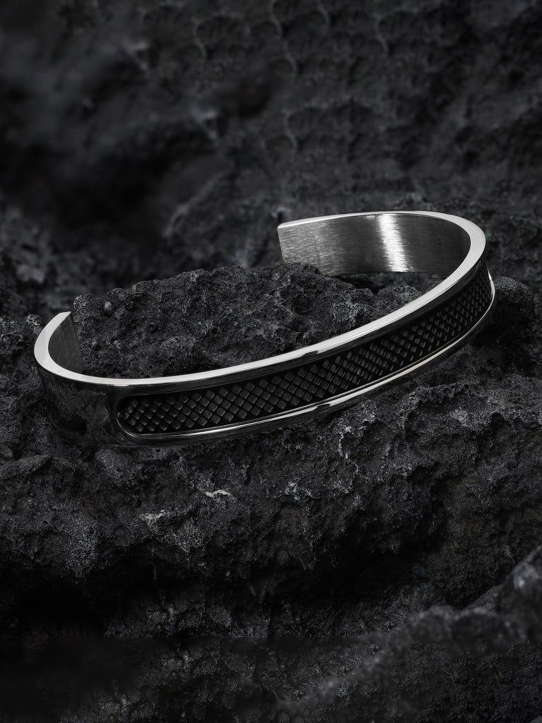 

The Roadster Lifestyle Co Men Silver-Plated Anti Tarnish Cuff Bracelet