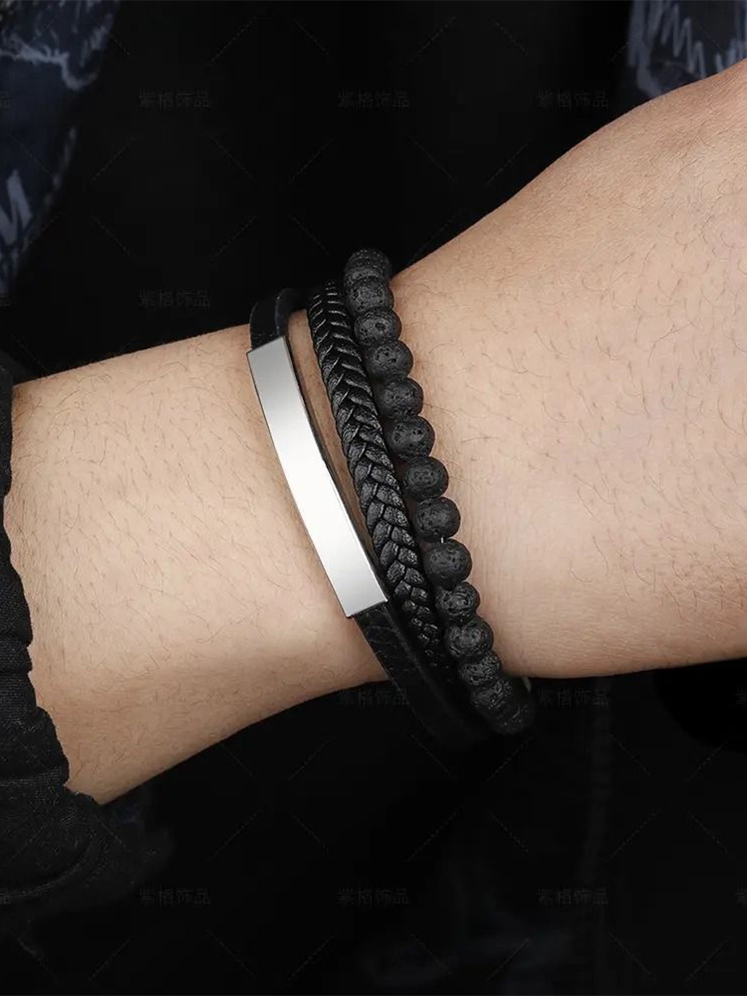 

The Roadster Lifestyle Co Men Silver-Plated Leather Bracelet