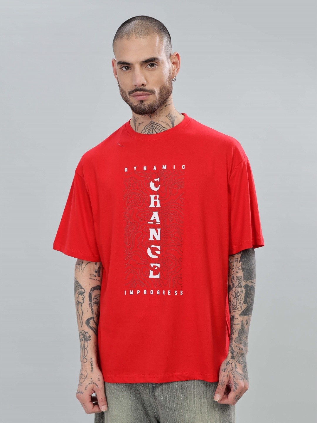 

TOMHIDDLE Men Typography Printed Applique T-shirt, Red