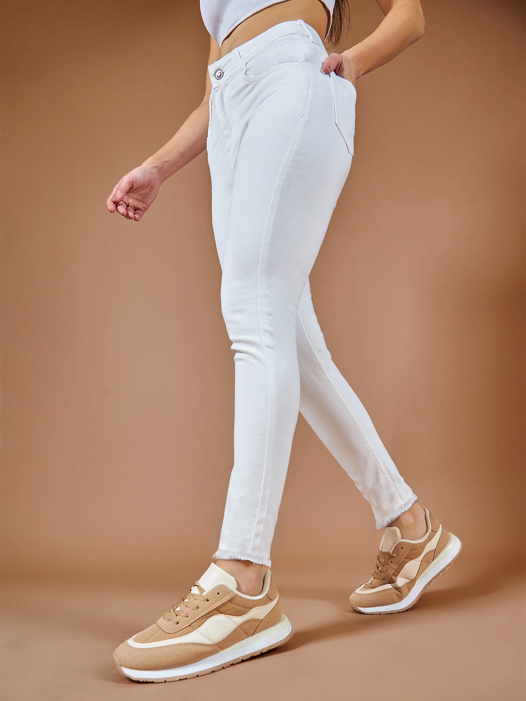 

DOLCE CRUDO Women Skinny Fit High-Rise Light Fade Stretchable Jeans, White