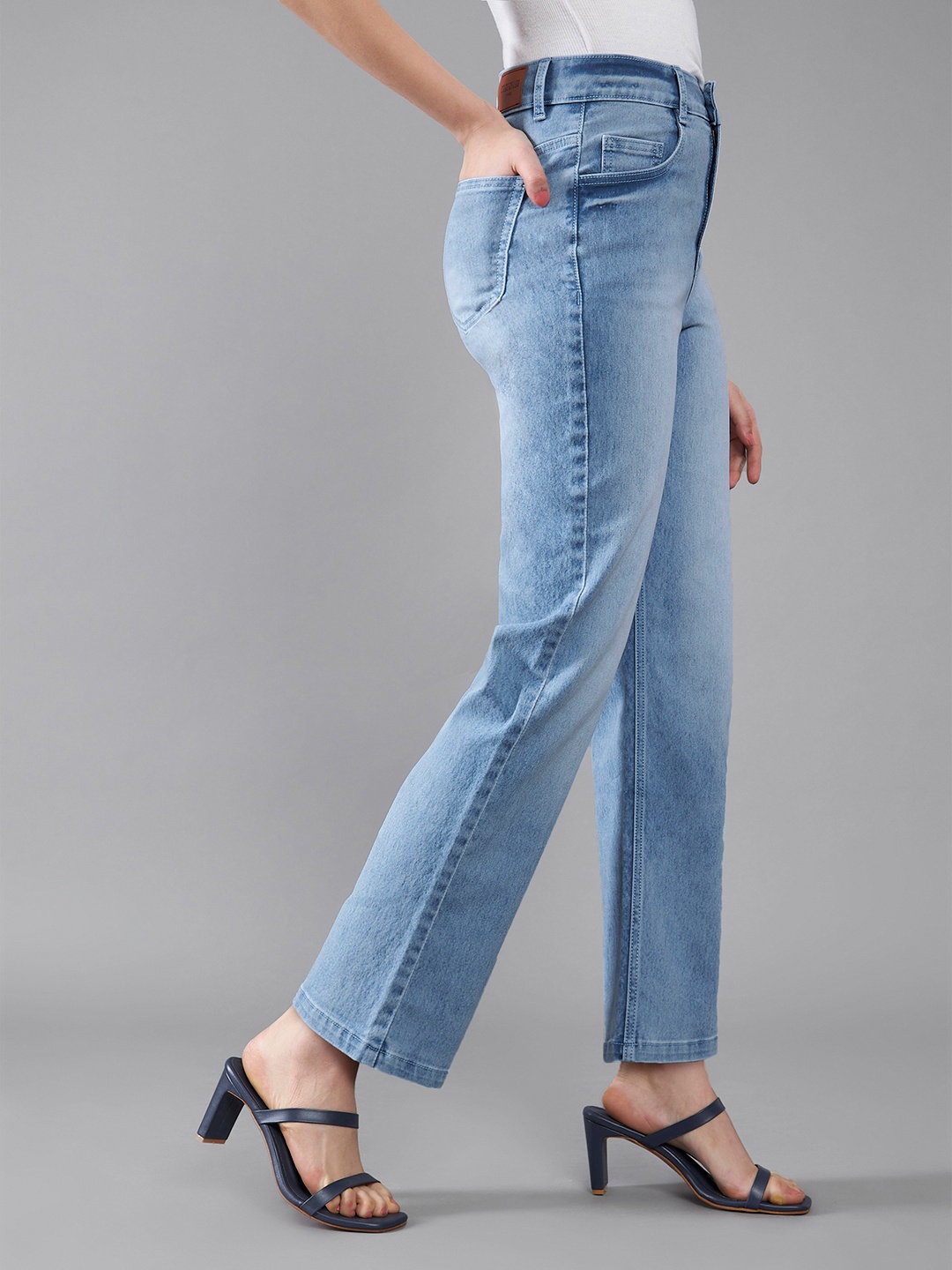 

DOLCE CRUDO Women Wide Leg High-Rise Light Fade Stretchable Jeans, Blue