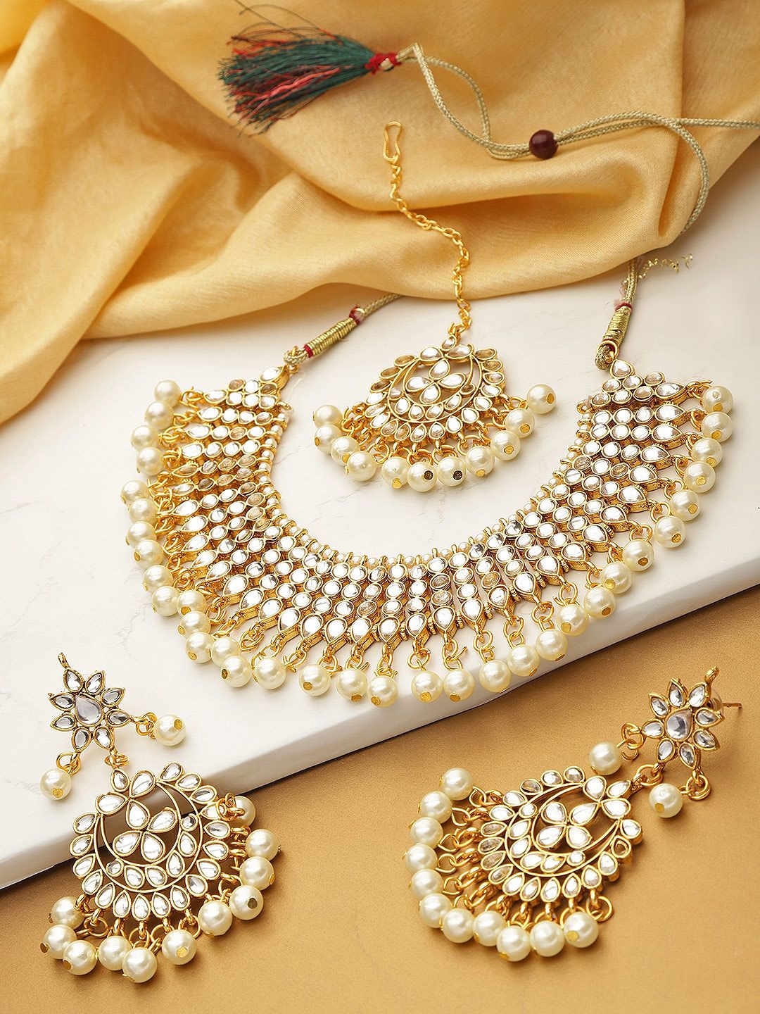 

DIVASTRI Gold-Plated Kundan-Studded & Beaded Jewellery Set