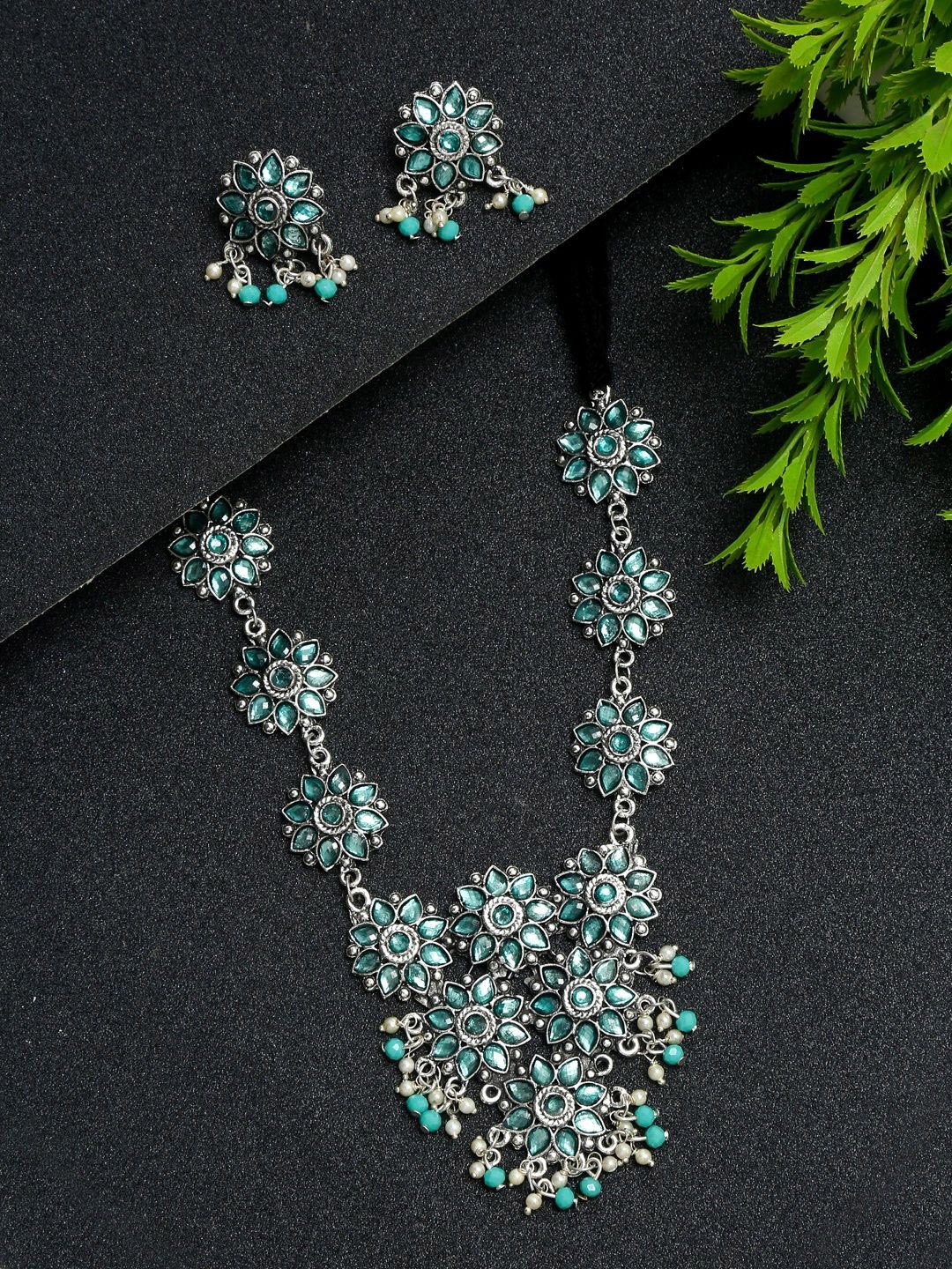 

DIVASTRI Silver-Plated Artificial Stone-Studded & Beaded Jewellery Set
