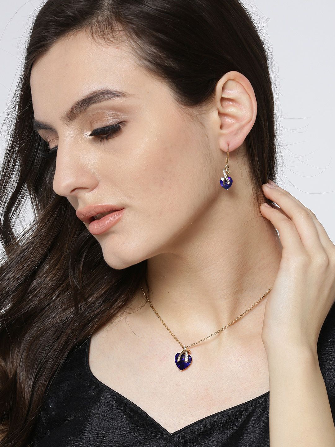 

DIVASTRI Gold Stones Studded Heart Pendant Set