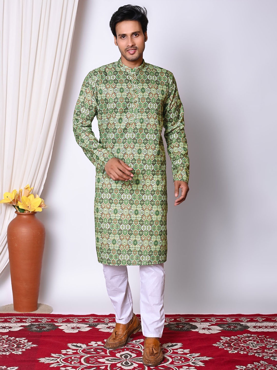 

BAESD Men Embroidered Regular Sequinned Kurta with Pyjamas, Green