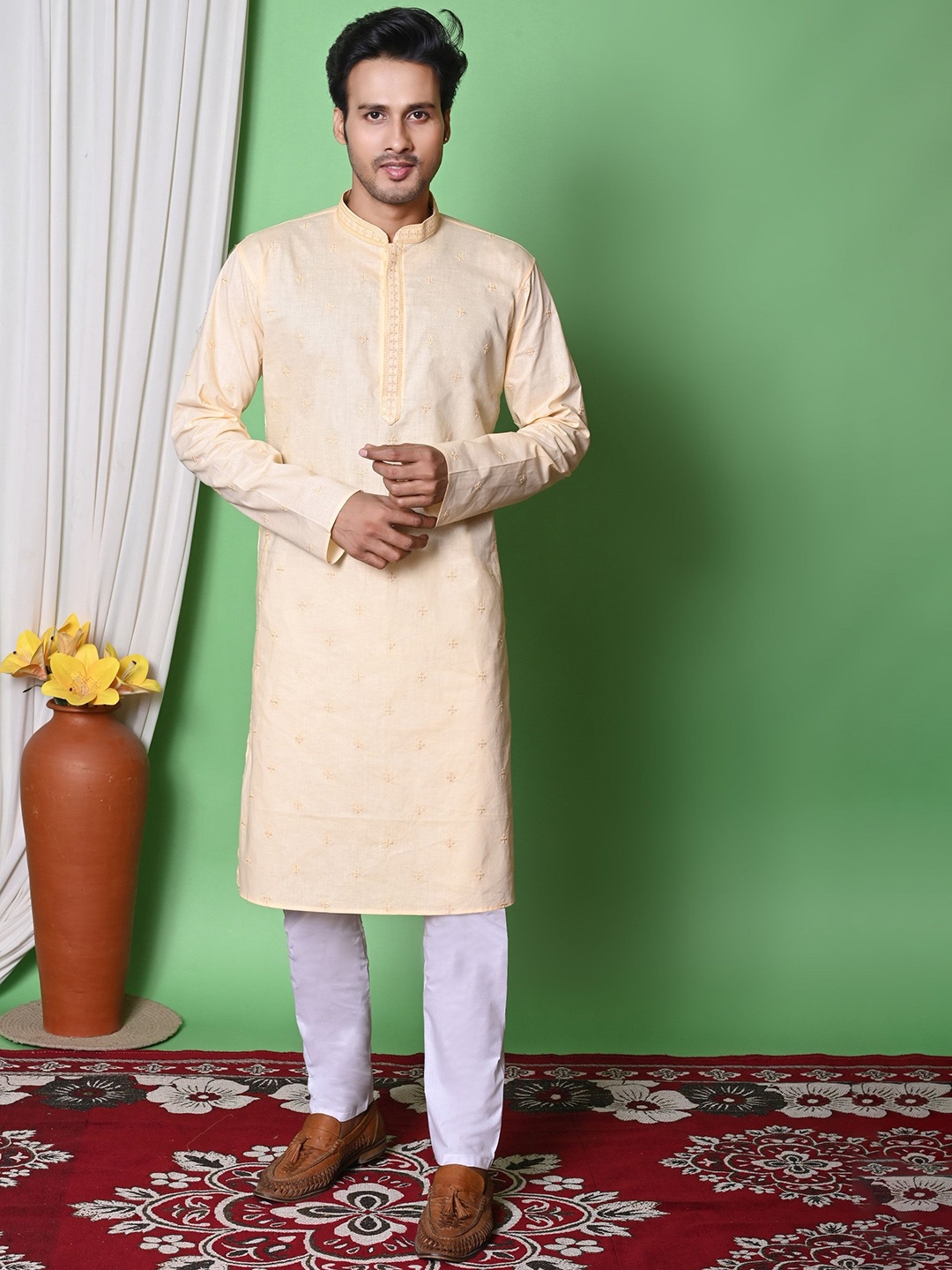 

BAESD Men Floral Embroidered Regular Sequinned Pure Cotton Kurta with Pyjamas, Beige