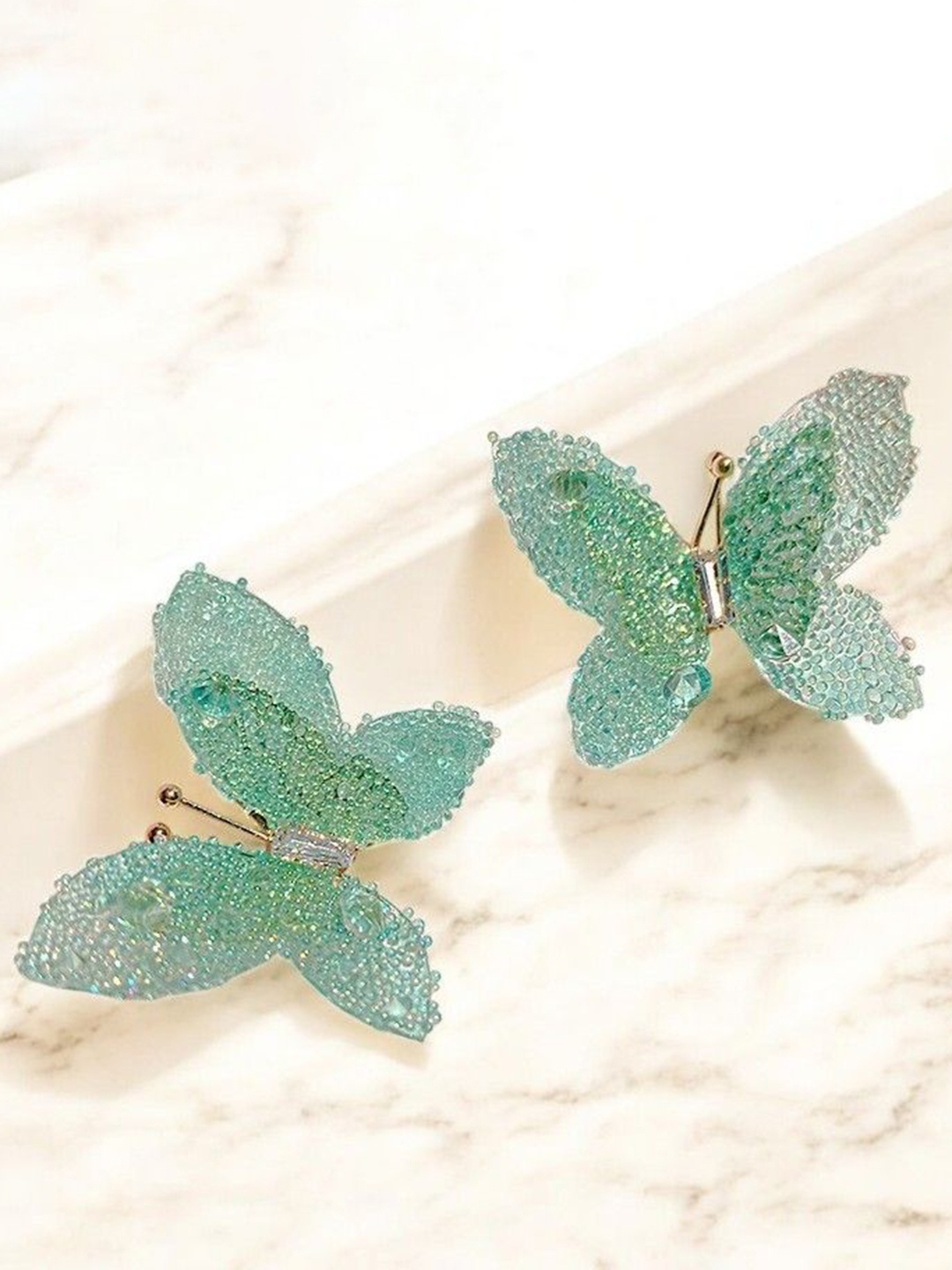 

DressBerry Animal Shaped Ear Cuff Earrings, Green