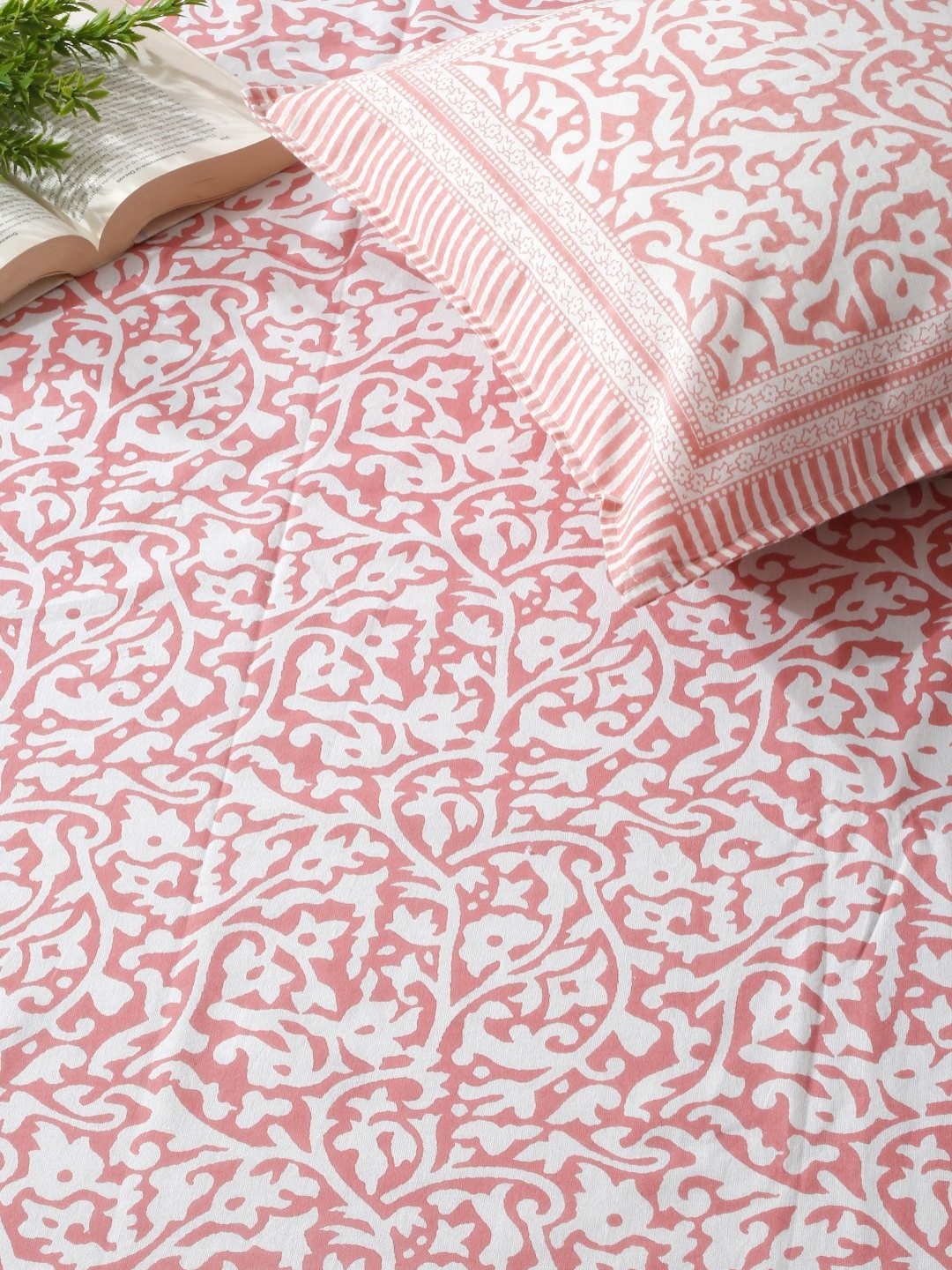 eyda Peach-Coloured Floral 180 TC King Bedsheet with 2 Pillow Covers