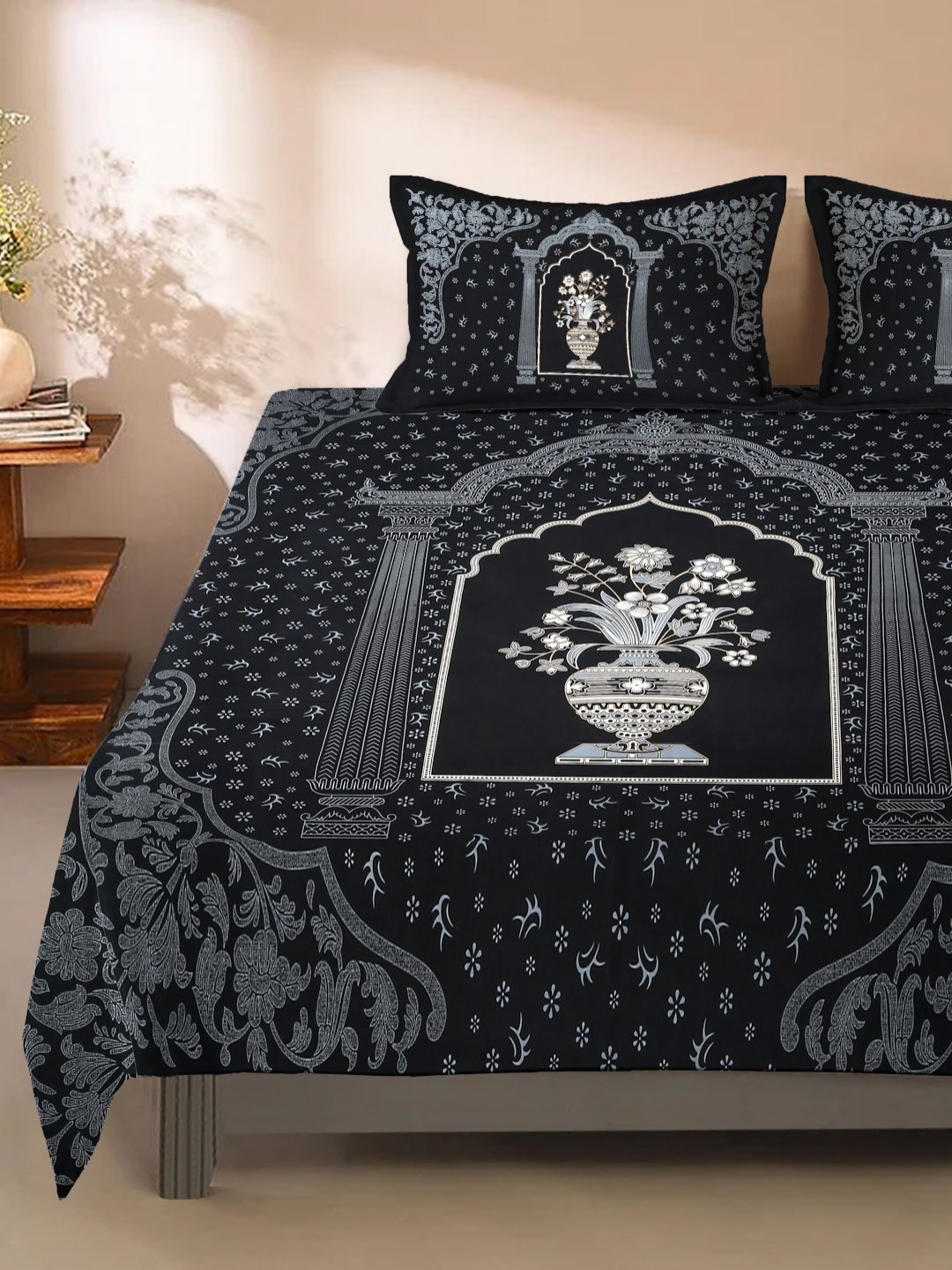 

eyda Black Floral 180 TC King Bedsheet with 2 Pillow Covers