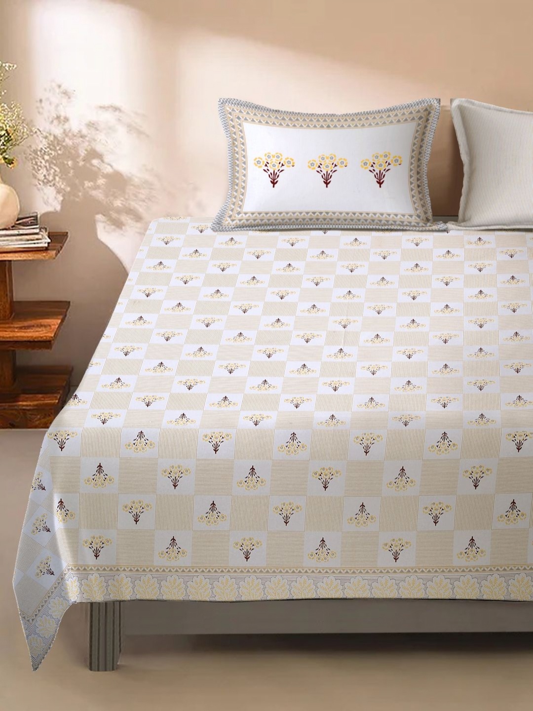 

eyda White & Peach-Coloured Floral 180 TC King Bedsheet with 2 Pillow Covers