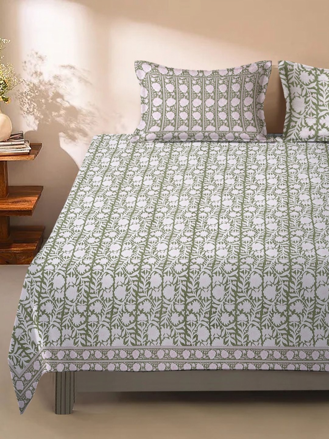 

eyda Green & Pink Floral 180 TC King Bedsheet with 2 Pillow Covers