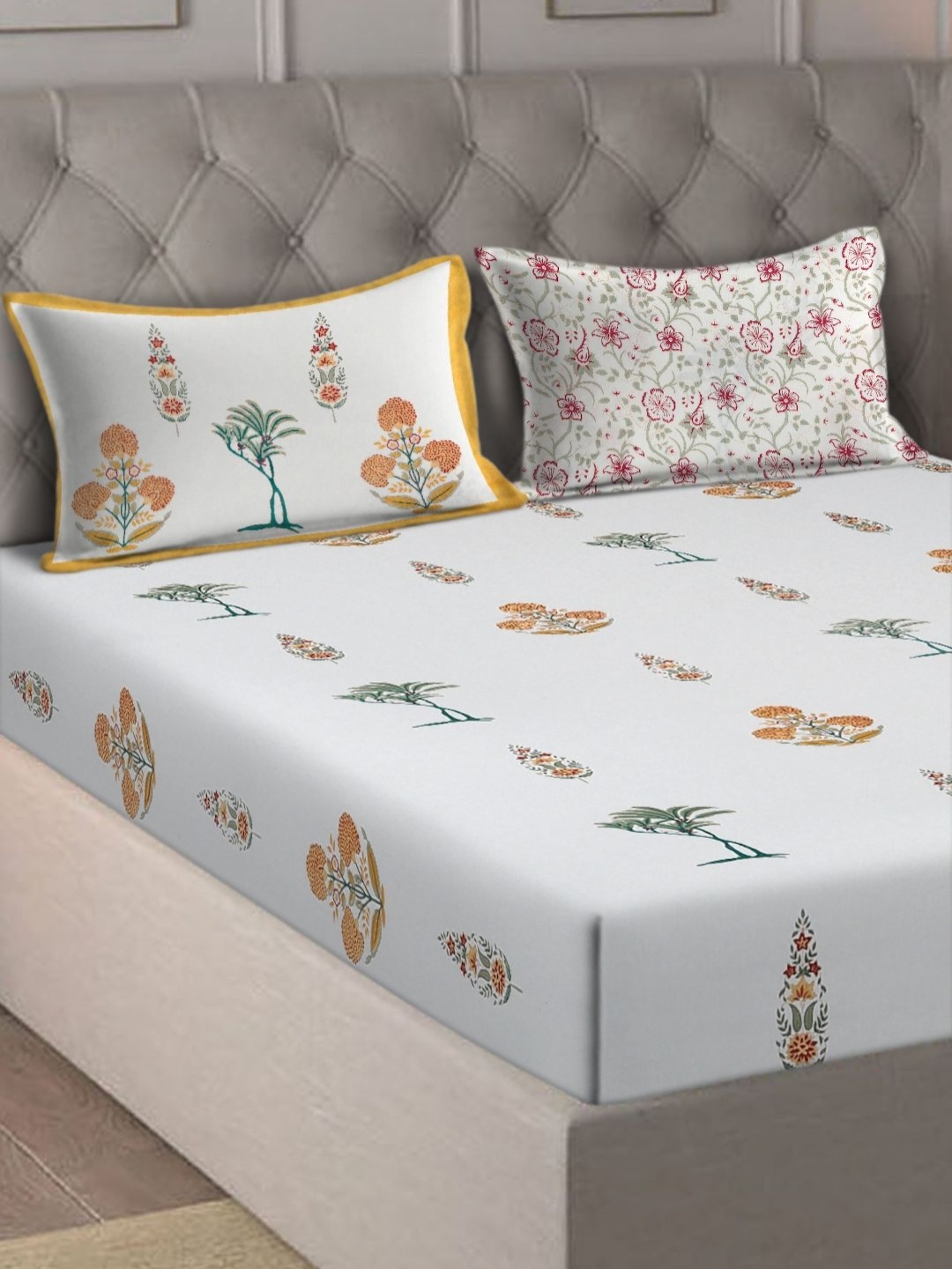 

eyda White & Orange Floral 180 TC King Bedsheet with 2 Pillow Covers
