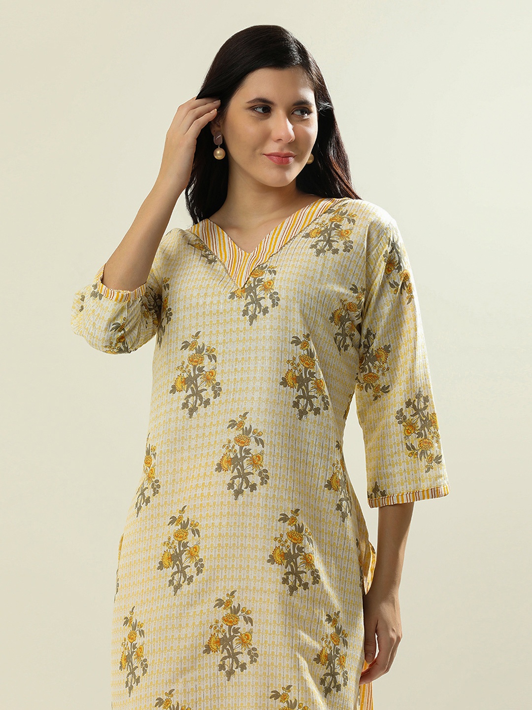 

Jaipur Kurti Women Floral Printed Regular Phulkari Pure Cotton Kurta with Trousers, Cream