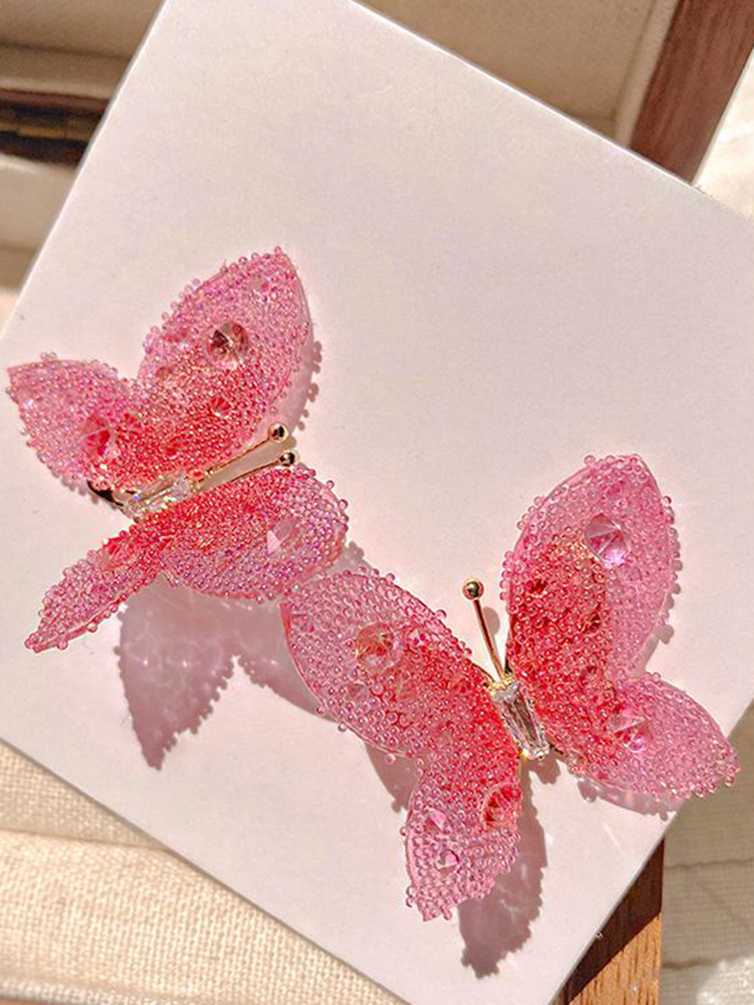 

DressBerry Contemporary Studs Earrings, Pink