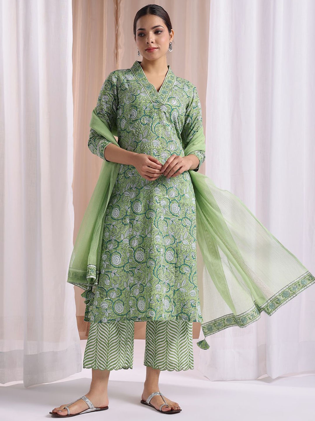 

JAIPURIBANNO Women Floral Printed Regular Gotta Patti Pure Cotton Kurta with Palazzos & With Dupatta, Green