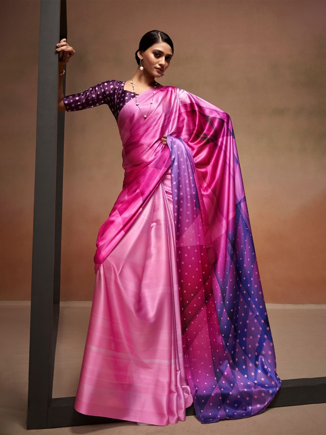 

DEVATITHI Printed Multi SOFT SATTIN SILK Saree, Pink