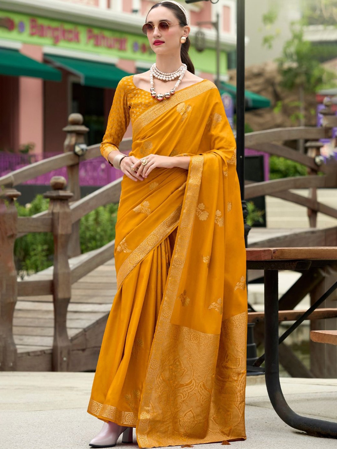 

DEVATITHI Woven Design Zari Pure Satin Handwoven Saree, Yellow