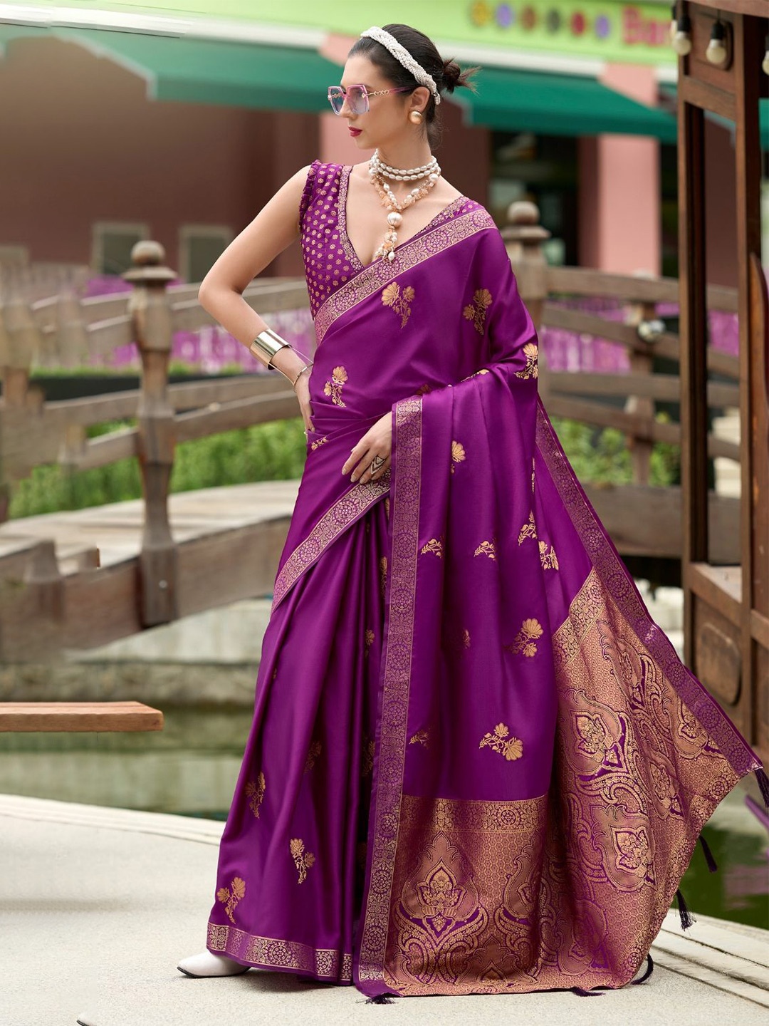 

DEVATITHI Pure Sattin Handwoven With Zari weaving Saree, Purple