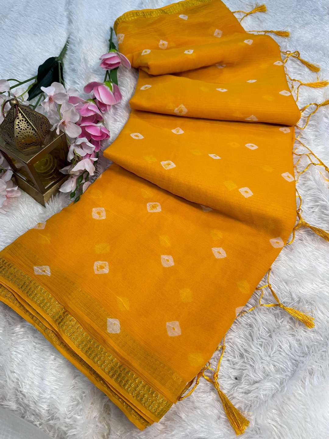 

DIVASTRI Bandhani Zari Poly Chiffon Banarasi Saree, Yellow