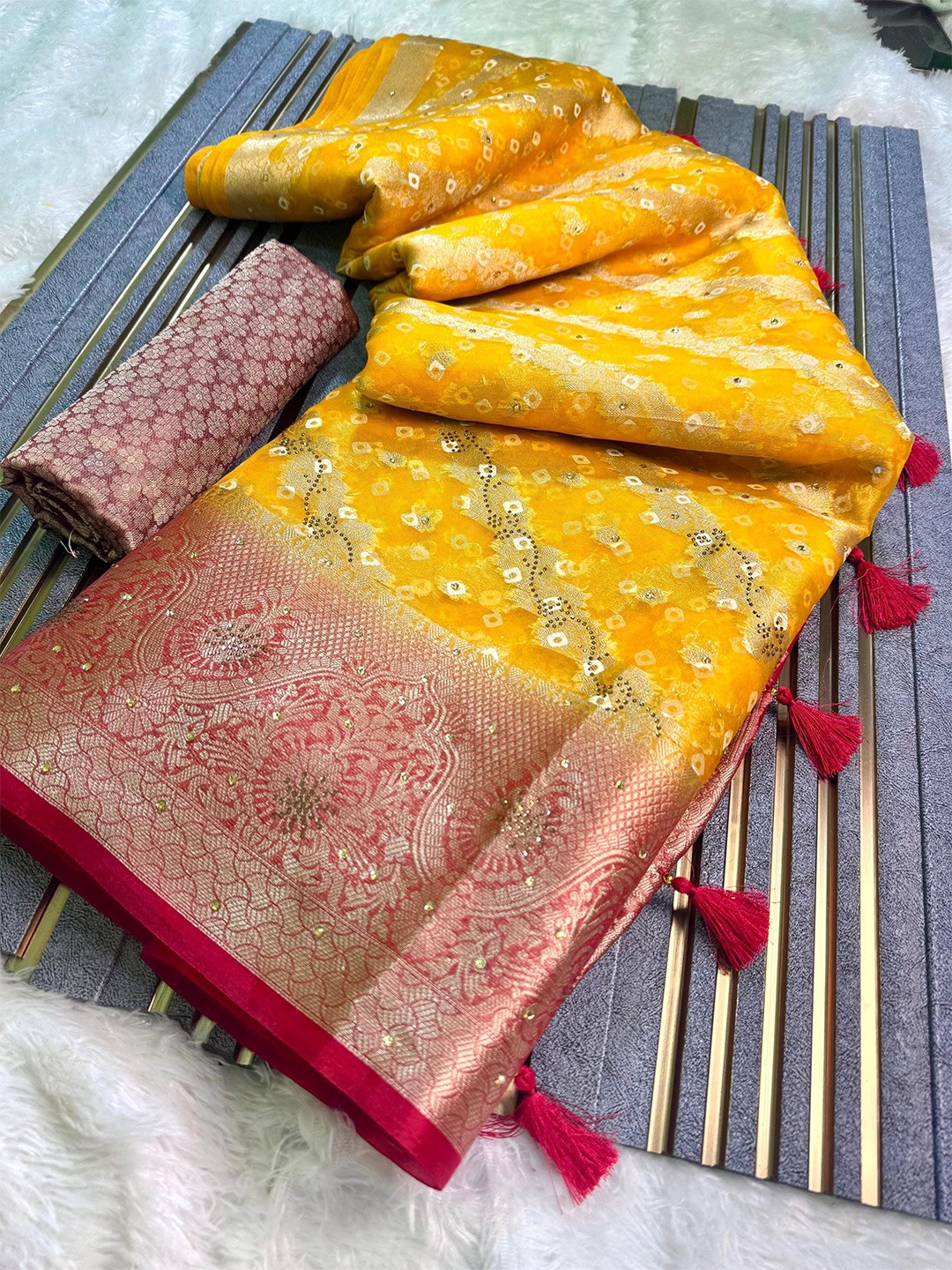 

DIVASTRI Woven Design Zari Organza Banarasi Saree, Yellow