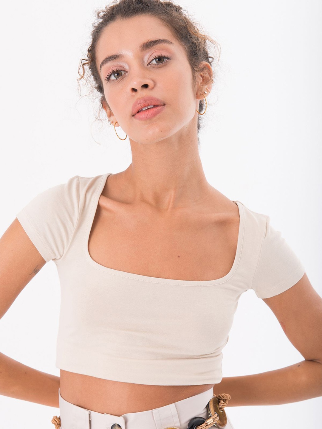 

Fashion Gaiia Women Round Neck Crop Top, Beige