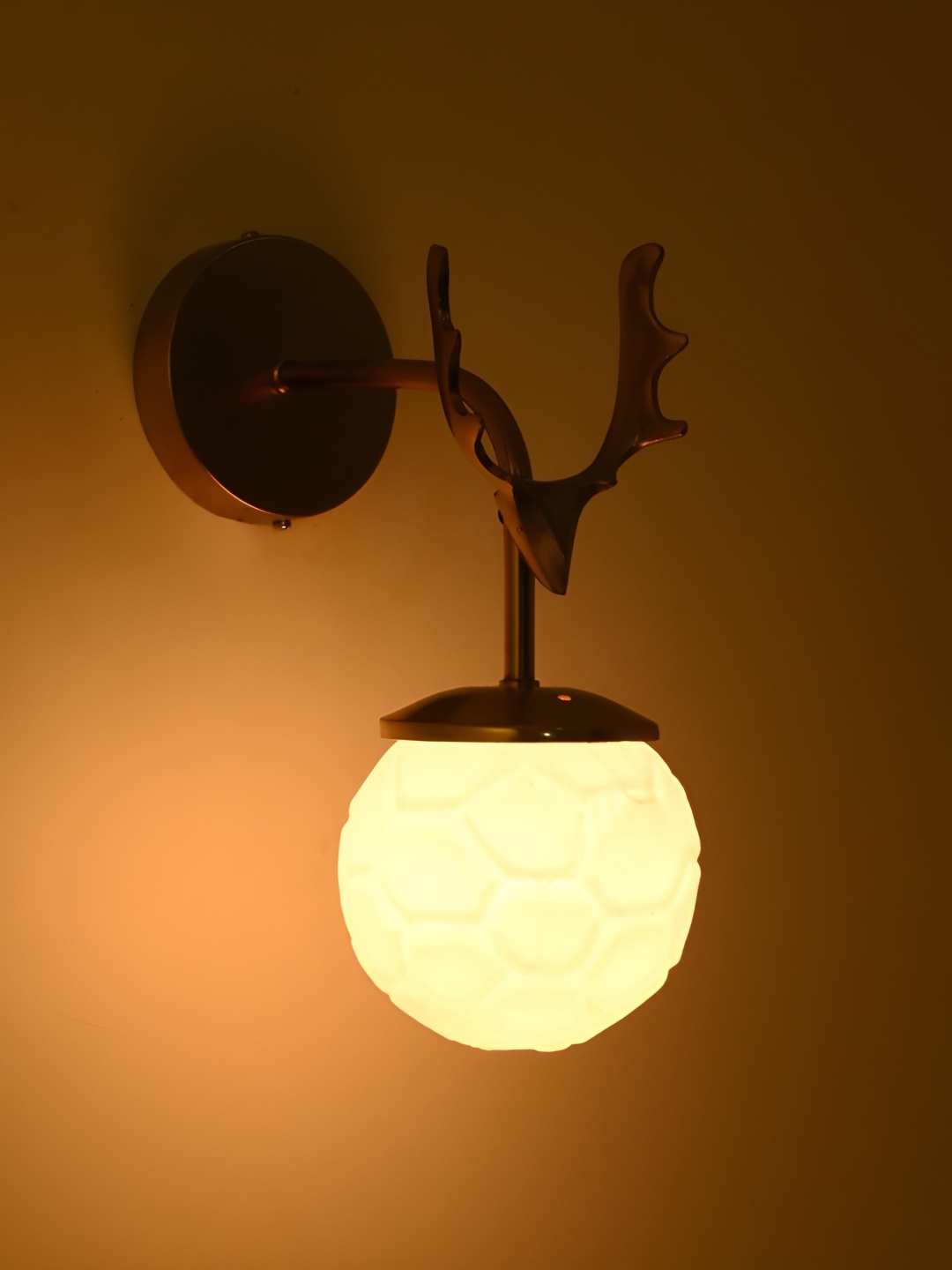 

Afast White Metal Rectangle Shaped Wall Lamp