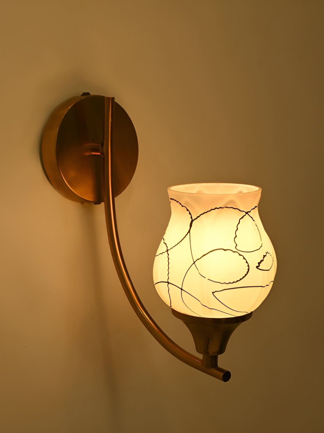 

Afast Black & White Metal Rectangle Shaped Wall Lamp