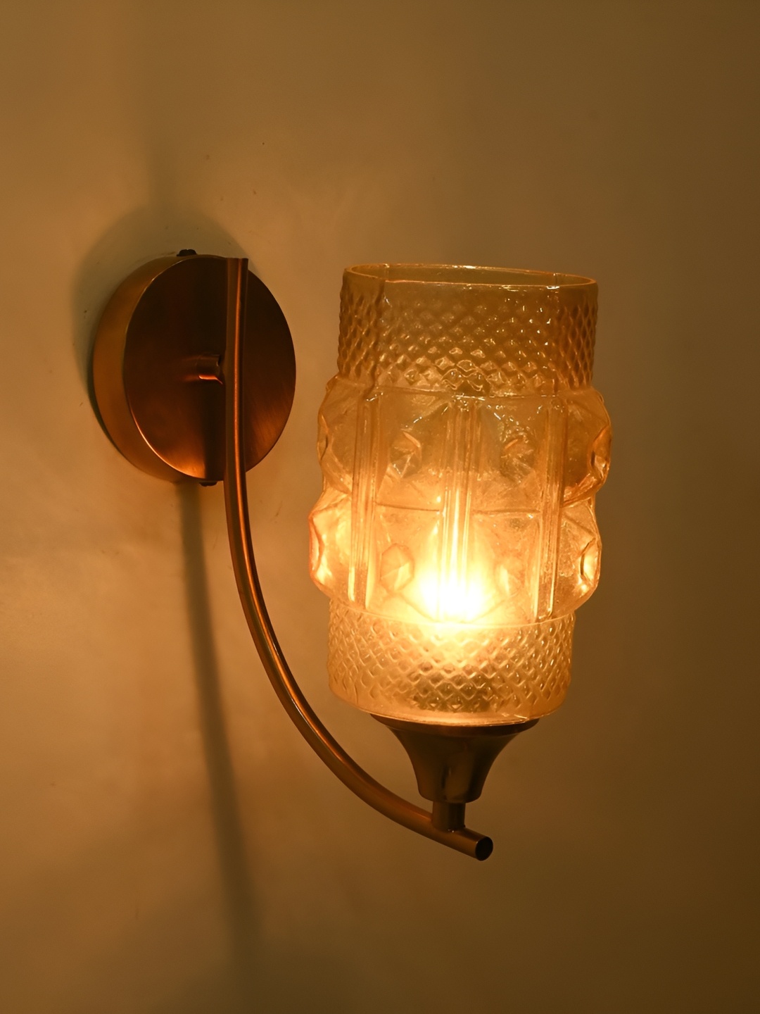

Afast Gold-Toned Metal Rectangle Shaped Wall Lamp