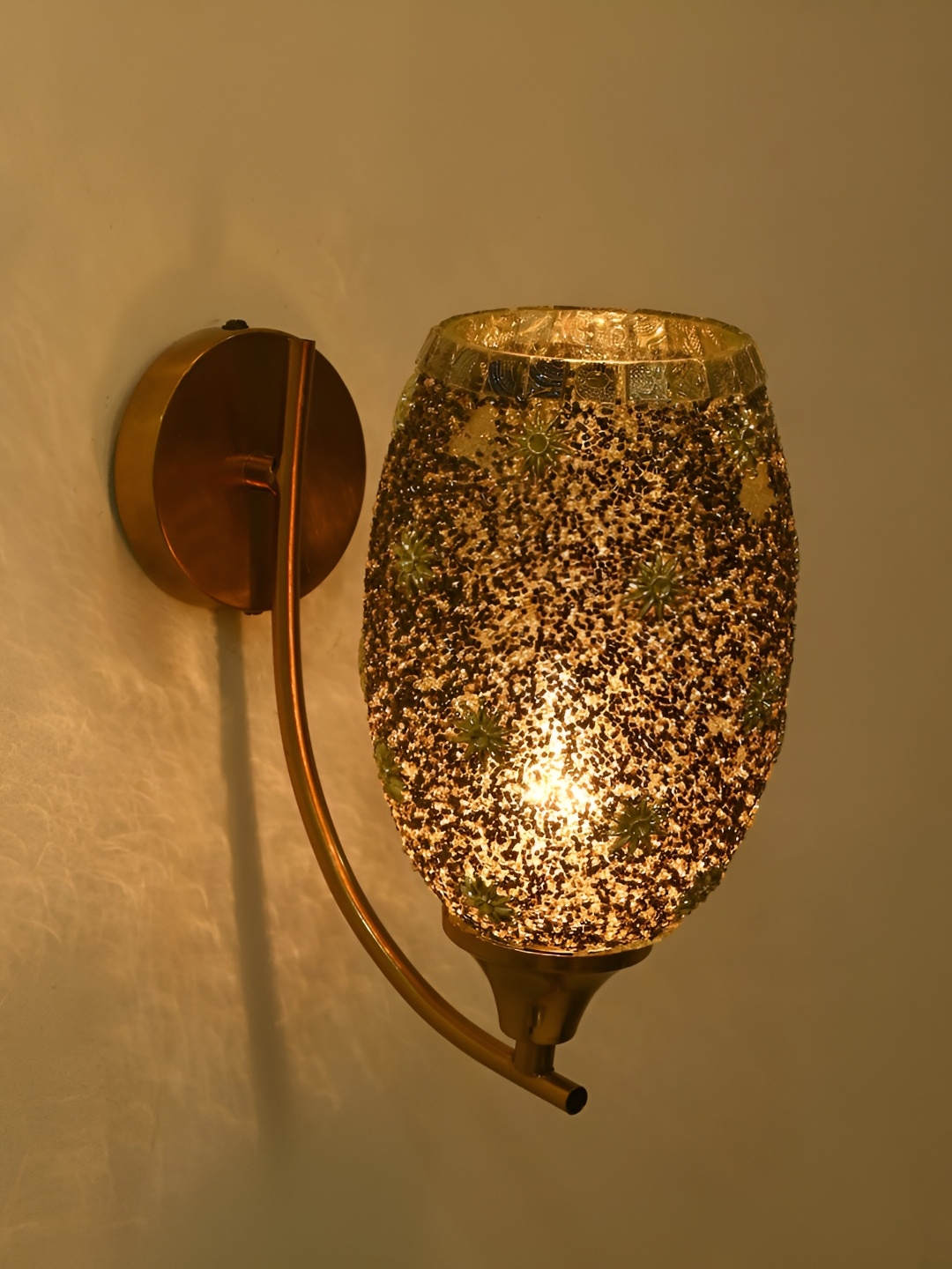 

Afast Black & Gold-Toned Metal Rectangle Shaped Wall Lamp