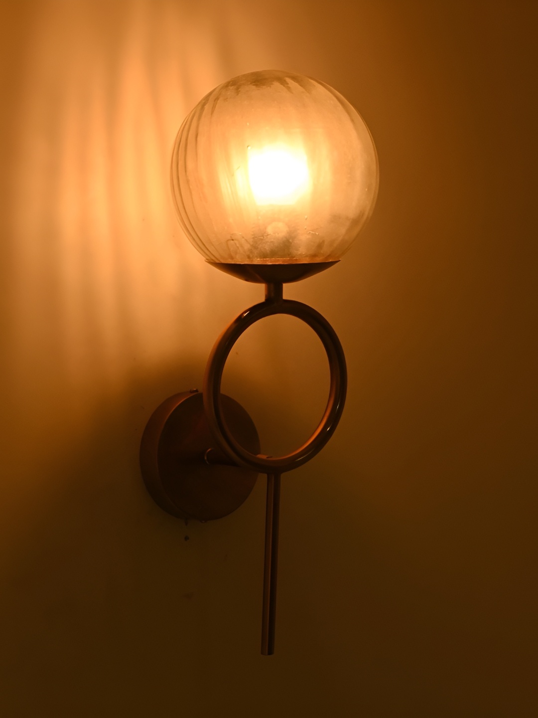 

Afast Gold-Toned Metal Rectangle Shaped Wall Lamp