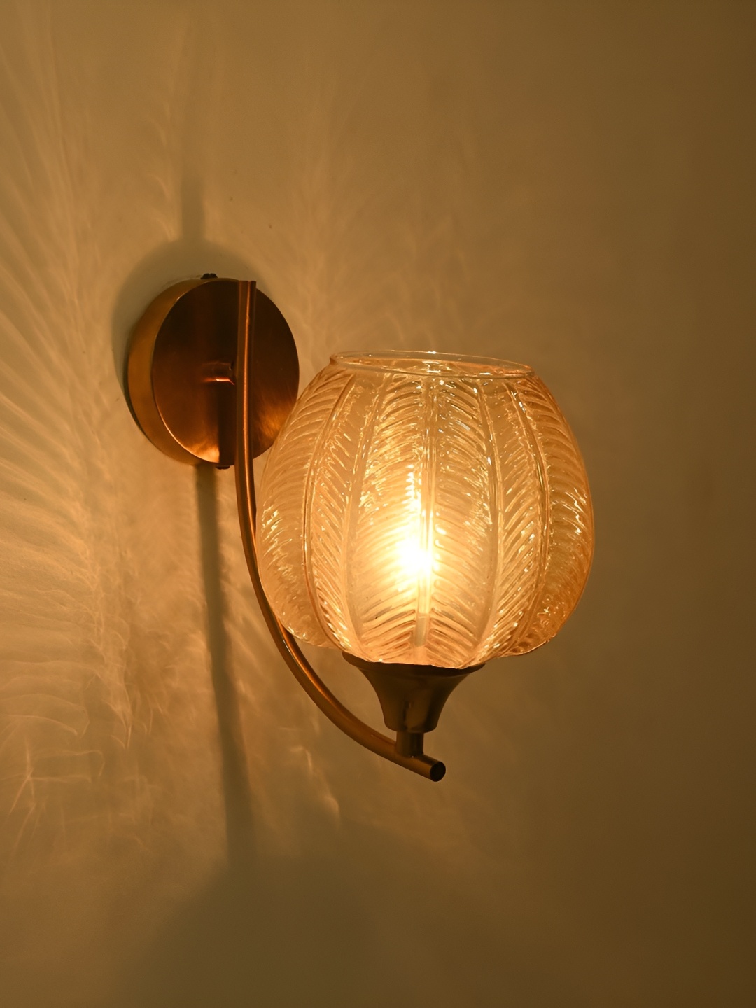 

Afast Gold-Toned Metal Rectangle Shaped Wall Lamp