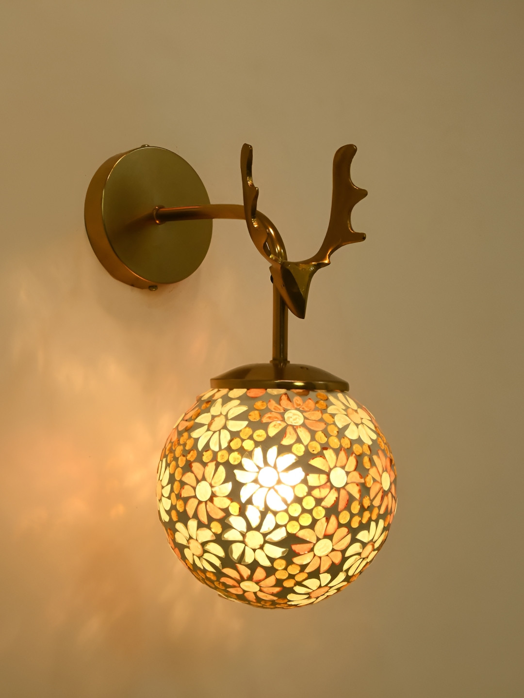 

Afast Red & White Metal Rectangle Shaped Wall Lamp