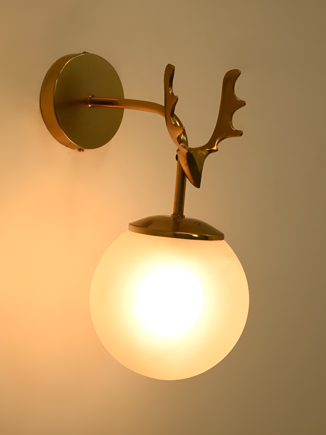 

Afast White Metal Rectangle Shaped Wall Lamp